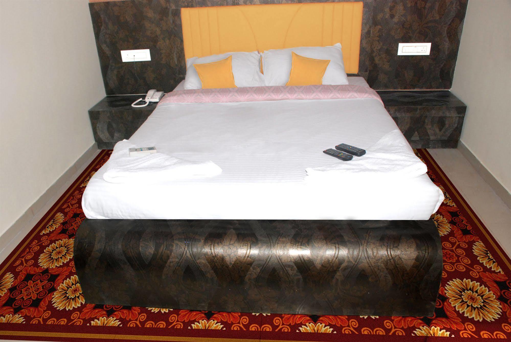 Fabexpress Adore Inn - Nr Mumbai International Airport Exterior foto