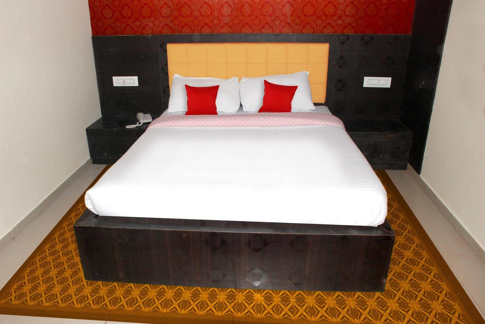 Fabexpress Adore Inn - Nr Mumbai International Airport Exterior foto
