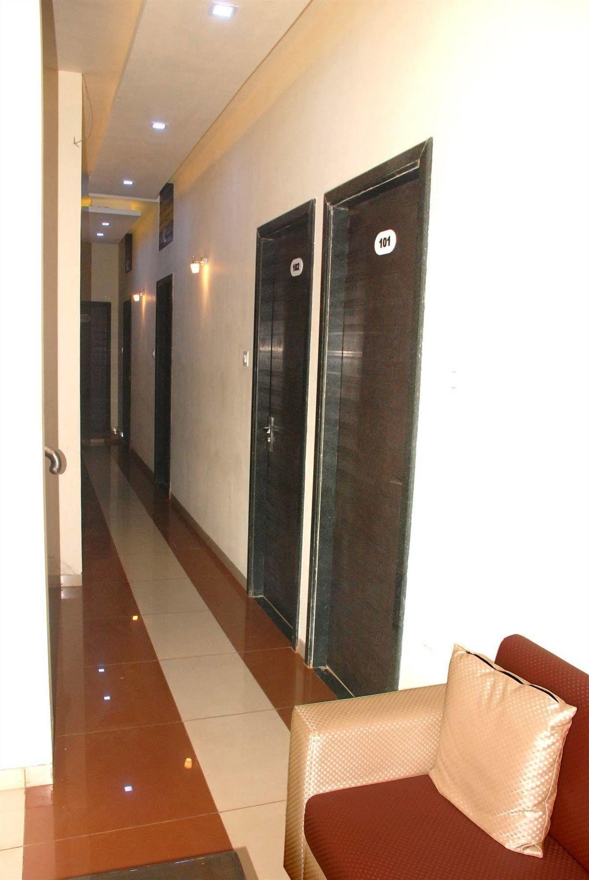 Fabexpress Adore Inn - Nr Mumbai International Airport Exterior foto
